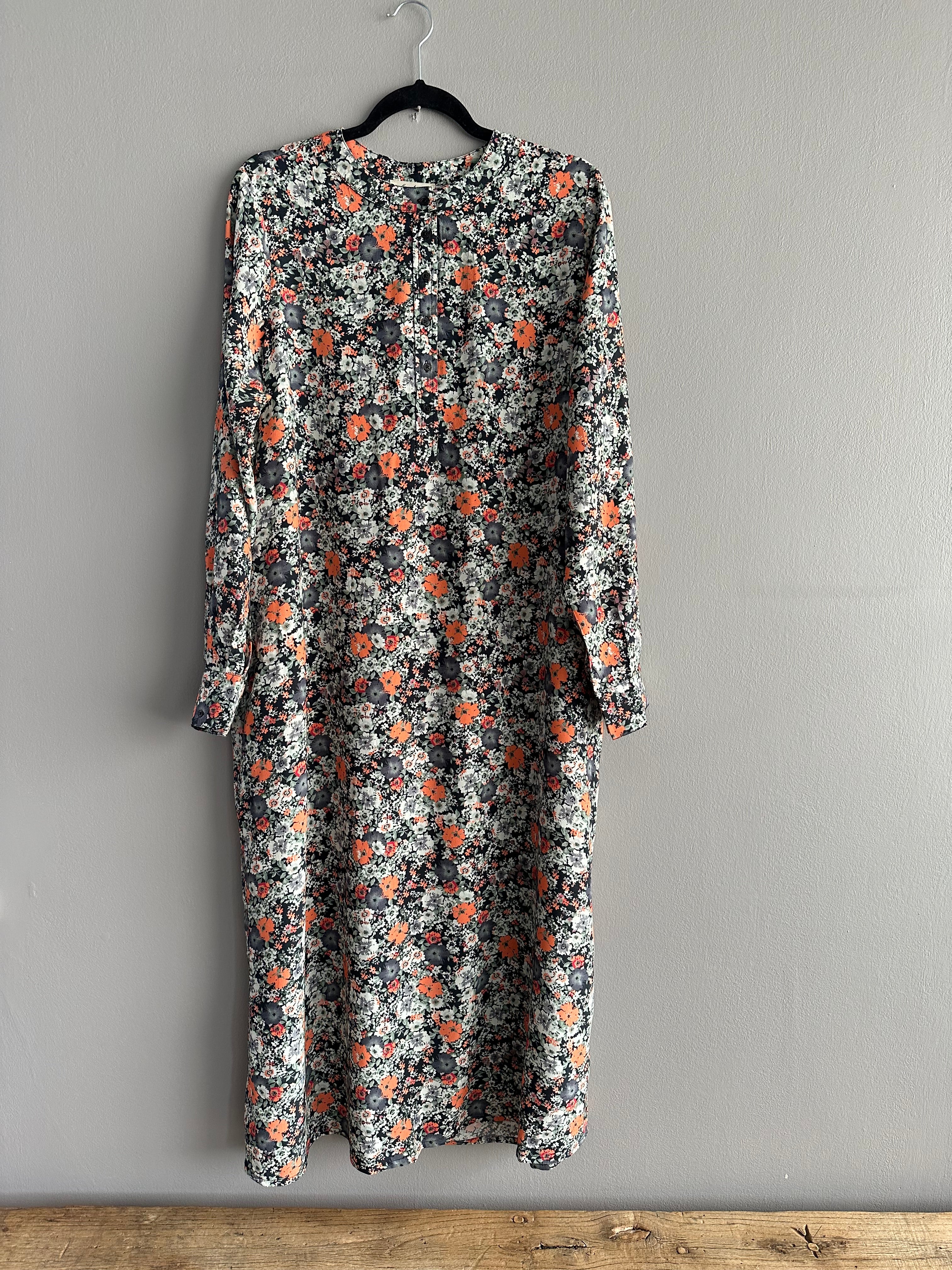 Ulla Dress in Floral Black / Red Summer Print